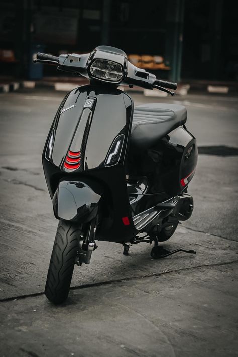 Vespa Motor Scooters, Foto Vespa, Vespa Bike, New Vespa, Moto Wallpapers, Custom Vespa, Custom Bikes Cafe Racers, Vespa Ape, Vespa Lx