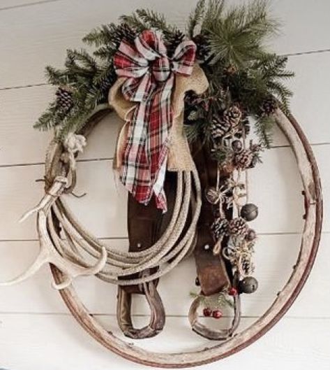 Lariat Rope Christmas Wreath, Christmas Lasso Wreath, Horse Rope Wreath, Cowboy Hat Wreath, Stirrup Decor Ideas, Arrowhead Display, Lasso Wreath, Lariat Wreath, Montana Christmas