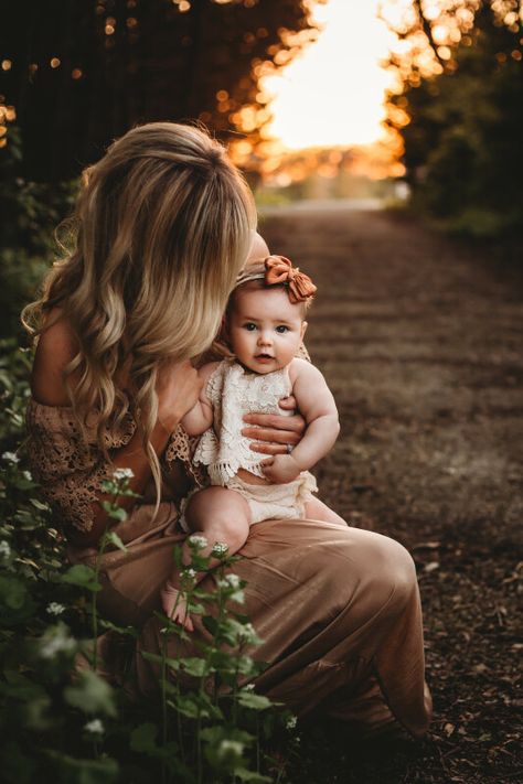 Mother Daughter Photoshoot Outfits, Mommy And Daughter Fall Photo Shoot, Mommy And Me 1st Birthday Photo Shoot, Moody Mommy And Me Photos, Mommy And Me Poses Baby, Mommy And Me Photo Shoot Fall, Mother Daughter Photoshoot Baby, Mom And Baby Fall Photoshoot, Mom And Baby Photography Outdoor