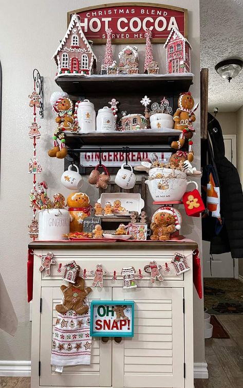 Gingerbread Bakery Decor, Gingerbread Themed Kitchen, Santas Bakery Decor, Gingerbread Theme Kitchen, Ginger Bread Kitchen Decor, Friendsmas Party, Christmas Hot Chocolate Bar, Cozy Holiday Decor, Arranging Furniture