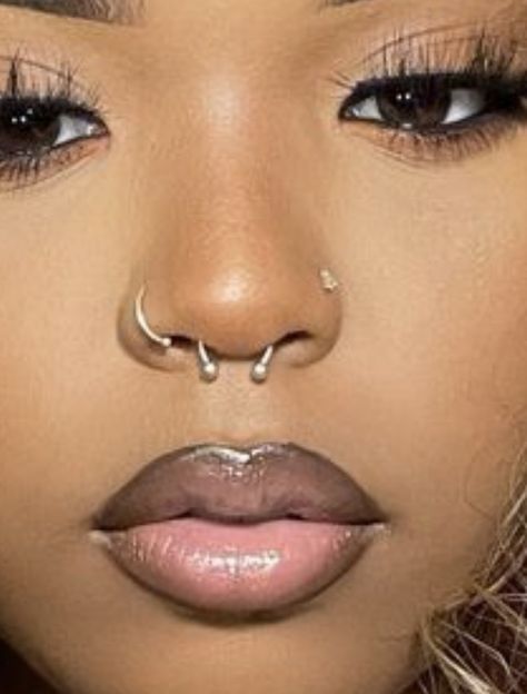 Nose Peircing, Double Nose Piercing, Cute Nose Piercings, Septum Piercing Jewelry, Trendy Date Night Outfit, Date Night Outfit Ideas, Night Outfit Ideas, Dope Jewelry Accessories, Medusa Piercing