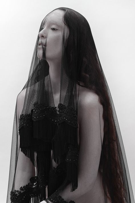 beautiful savage Under The Veil, Yennefer Of Vengerberg, Vintage Horror, Black Veil, Dark Photography, Dark Beauty, Dark Fashion, Halloween Ideas, Dark Aesthetic