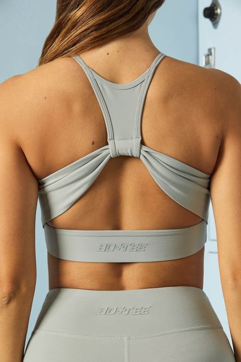 Good quality and very comfortable only come small Sports Crop Top, Luxury Activewear, Estilo Fitness, Sports Crop Tops, Gym Fashion, Active Top, Teacher Outfit, Sport Bra Top, Activewear Fashion