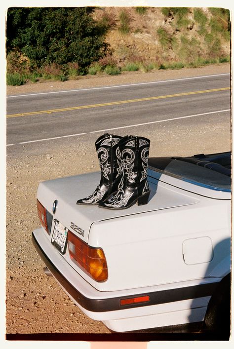 Cowboy Boots Photography, Modern Cowboy Aesthetic, Western Chic Fashion, Cowboy Like Me, Cowboy Aesthetic, Boots Heel, Vintage Poster Design, Western Aesthetic, High Design