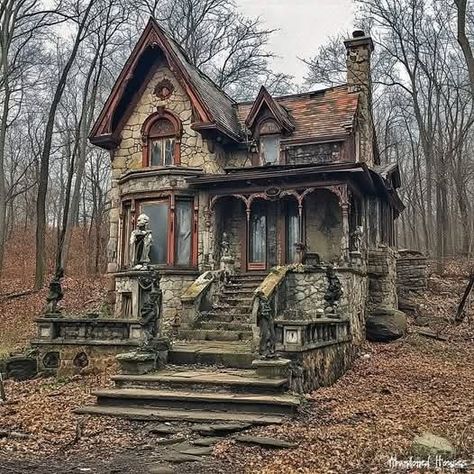 Gothic Houses, Abandoned Mansion For Sale, Silent House, Creepy Old Houses, Gothic Cottage, Beautiful Abandoned Places, Old Victorian House, Castle House Design, Witches House