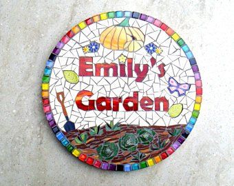 Table Tiles, Broken China Crafts, Mosaic Letters, Garden Wall Plaque, Easy Mosaic, Vegetable Patch, China Crafts, Garden Plaques, Nautical Bathrooms