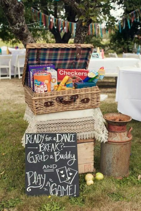 Wedding Games Beach, Cheap Wedding Activities, Outdoor Spring Wedding Ideas Rustic, Wedding Backyard Games, Diy Wedding Entertainment, Summer Picnic Wedding, Backyard Wedding Activities, Kids Activities For Wedding, Wedding Game Table