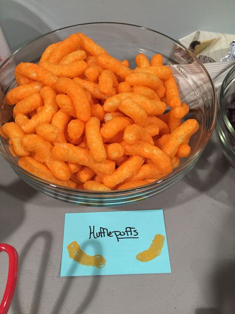 Hufflepuffs: Cheetos Puffs #harrypotter  #harrypotterparty #harrypotterfood #hufflepuff #hufflepuffpride Harry Potter Themed Snacks, Tmnt Birthday Party, Cheetos Puffs, Themed Snacks, Tmnt Birthday, Hufflepuff Pride, Harry Potter Theme Party, Harry Potter Food, Snack Board