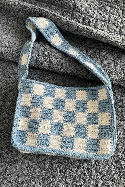 Crochet Shoulder Bag crochet bag for men #crochetbagformen #crochet #crochetbag #crochetbags 7.348 Crochet Purse Easy, Crochet Checkered Bag, Chenda Diy, Cotton Yarn Projects, Cotton Yarn Patterns, Crochet Checkered, Checkered Bag, Shoulder Bag Crochet, Crochet Shoulder Bags