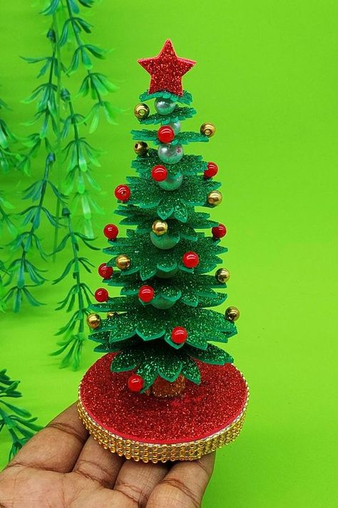 Christmas Tree Ideas 2022 Trends, Styrofoam Christmas Tree, Christmas Tree Craft Ideas, Christmas Mini Tree, Tree Craft Ideas, Unique Christmas Tree Decorations, Christmas Gifts Diy Homemade, Foam Christmas Ornaments, Recycled Christmas Tree