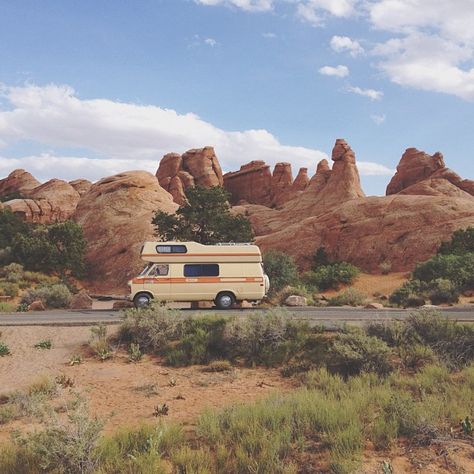 Camper Art, Great American Road Trip, Usa Roadtrip, American Road Trip, Into The Wild, Road Trip Usa, In The Desert, Adventure Awaits, The Desert