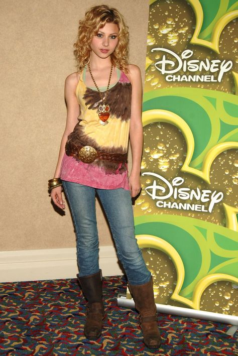 2000 Disney Channel Aesthetic, Early 2000s Disney Channel Fashion, Y2k Disney Channel Outfits, Disney Channel Fashion, 2000s Disney Fashion, 2000s Disney Channel, 2000s Disney Channel Outfits, Disney Channel Outfits, Disney Channel Aesthetic