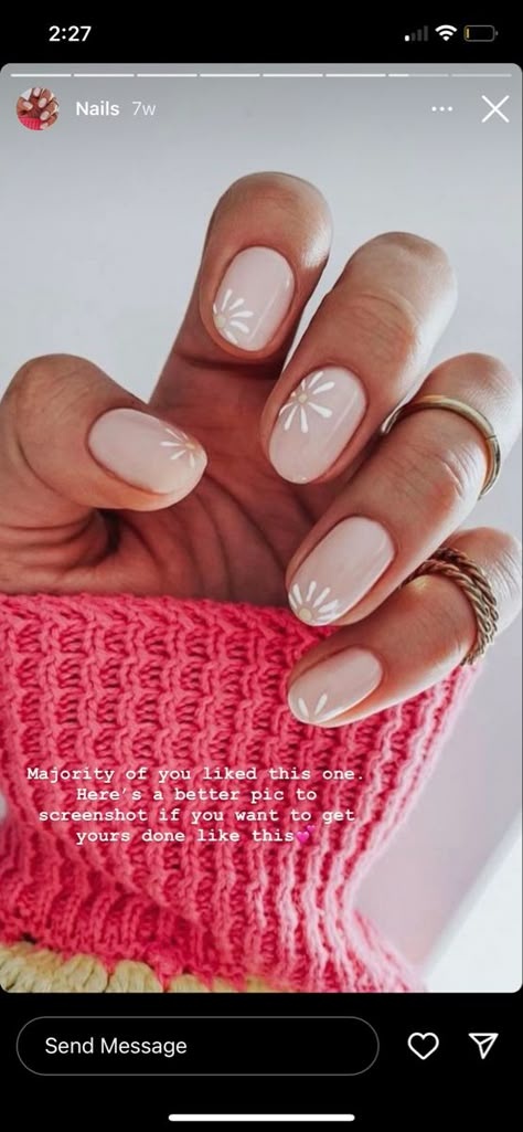 Simple Cream Nail Designs, Neutral Manicure Ideas Minimalist Nails, Cute Nails For Nurses, Back To School Nails College, Nail Designs For Shorter Nails, Nails For Graduation Short, Painted Natural Nails Ideas, Neutral Nails With Simple Design, Short Nail Designs For Nurses