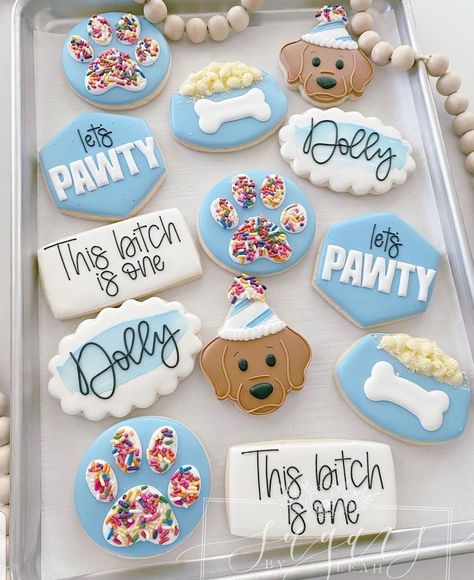 Dog Baby Shower Theme, Gender Reveal Cookies, Farm Cookies, Puppy Birthday Parties, Iced Sugar Cookies, Dog Treats Homemade Recipes, Cat Cookies, Dog Bakery, Graduation Cookies