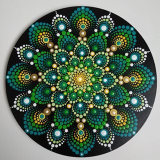 Eglantine mandala and rocks (@eglantine_mandala_and_rocks) • Instagram photos and videos Green Mandala Dot Art, Green Dot Mandala, Green Mandala Art, Mandala On Wood, Mandala Tiles, Dotting Art, Green Mandala, Christmas Mandala, Mandala Dotting