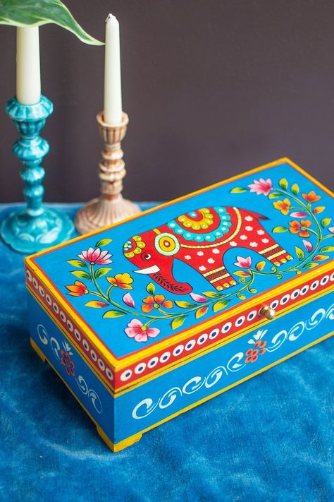 Elephant Hand Painted Wooden Box Store your precious letters inside. Hand-painted with a beautifully dressed-up elephant and made from sustainable wood, our keepsake box is the gift that keeps on giving.   Sustainable wood Painted by hand Free from plastic For special use, not single Perfect for your ‘snail mail’ Measu Plastic Box Painting Ideas, Painting On Boxes Ideas, Hand Painted Boxes Wood, Painting A Box Ideas, Wooden Boxes Ideas Decor, Box Decoration Ideas Painting, Money Wrapping Ideas Cash Gifts, Money Wrapping Ideas, Cute Box Painting Ideas