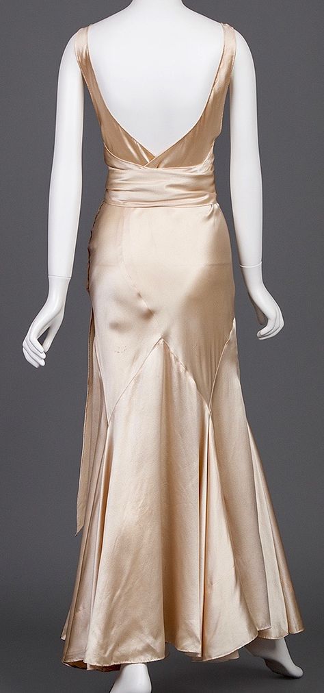 1930s  3:3 1930s Bias Cut Dress, 1930s Skirt, 1930s Costumes, 1930 Dress, Historical Garments, 1930s Gown, Fashion Timeline, Gown Ideas, Deco Fashion