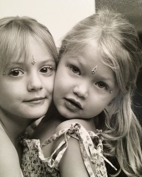 Young Gigi Hadid, Hadid Instagram, Gigi Hadid Outfits, Throwback Pictures, Hadid Sisters, Childhood Photos, Best Husband, Gigi Hadid, Bella Hadid