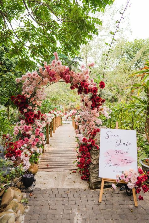 Retreat Decor, Bright Pink Wedding, Magenta Wedding, Pink Roses Wedding, Floral Arch Wedding, Red Wedding Theme, Pink Wedding Theme, Wedding Arch Flowers, Viva Magenta