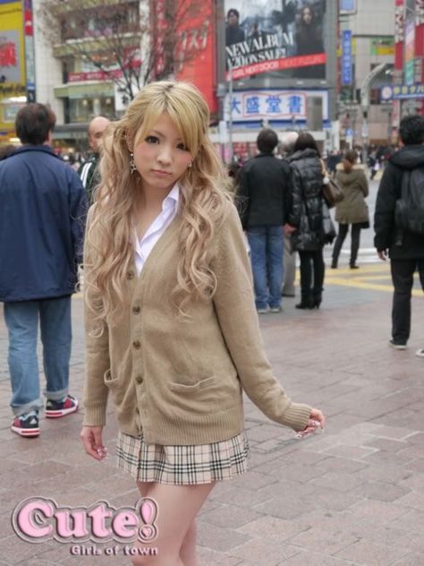 Gyaru Oc, Kogal Fashion, Ganguro Girl, Gyaru Y2k, Gyaru Aesthetic, Gyaru Style, Rave Babe, Oc Inspo, Gyaru Fashion