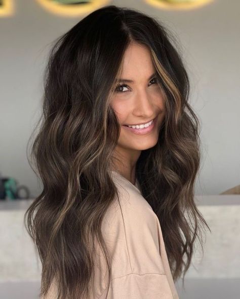 Hair With Money Piece, Black Brown Hair, Black Hair Balayage, Dark Brunette Hair, Brown Hair Inspo, Money Piece, Brunette Hair With Highlights, Brunette Balayage Hair, Hair With Highlights