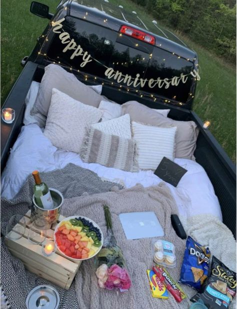 Trunk Bed Date, Romantic Surprises For Him, Truck Bed Date, Dream Dates, Anniversary Banner, Romantic Date Night Ideas, Surprises For Husband, Cute Date Ideas, 1 Year Anniversary Gifts