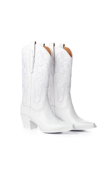 JEFFREY CAMPBELL DAGGET WESTERN COWBOY BOOT – LF Stores Cowboy Boots With Spurs, Boots With Spurs, Coachella 2022, Cowgirl Boots Outfit, White Cowboy Boots, Taylor Swift Tour Outfits, Rodeo Outfits, Spring Sandals, Jelly Sandals