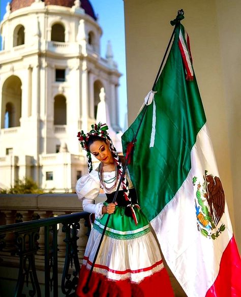 Flag Photoshoot, Dodge Logo, Mexico Wallpaper, Cool Hand Luke, Mexican Art Tattoos, Mexican Culture Art, Hidden Truths, Mexican Outfit, Mexican Flags