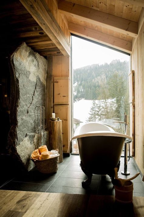 Mountain Interiors, Chalet Chic, Chalet Interior, Cabin Bathrooms, Modern Cabin, The Alps, Bath Tub, Cabin Homes, Winter House