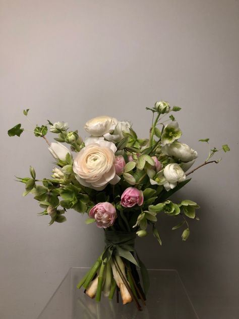 Floral Arrangement Aesthetic, Flower Bouquet Arrangements, Vase Bouquet, Bouquet Vase, Bridal Bouquet Flowers, Boquette Flowers, Nothing But Flowers, Bouquet Arrangements, Flower Therapy