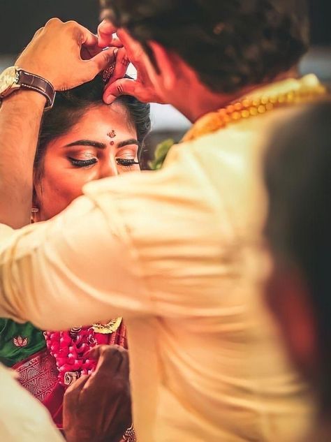 Marriage Images Couple, Sindur Wedding, விஜய் போட்டோ, Marriage Photoshoot Indian, Lyrics Template, Marriage Photoshoot, Indian Wedding Poses, Kerala Wedding Photography, Marriage Photography