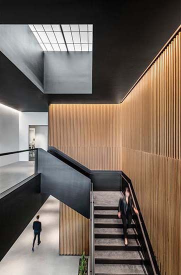 Lucid Motors Showroom / Gensler | 2021-10-01 | Architectural Record Lucid Motors, Look Office, Pivot Doors, Rustic Materials, Interior Stairs, Staircase Design, Stairs Design, Commercial Interiors, Concrete Floors