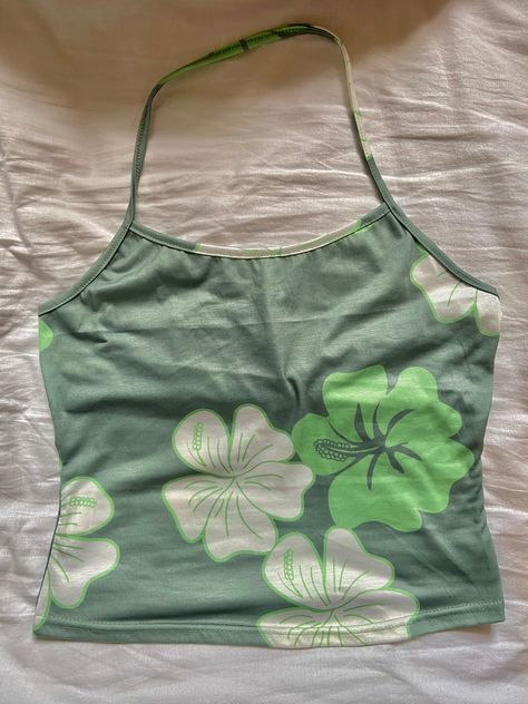 Hawaiian Summer Outfits, 2000s Summer Fashion, Hawaiian Style Fashion, Rikki H2o, Hawaiian Clothes, Hawaiian Top, Beach Girl Aesthetic, Hawaiian Outfit, 2000s Fashion Outfits