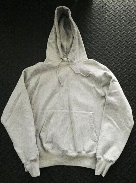 *** CHAMPION Reverse Weave Heavyweight Fleece Hoodie Sweatshirt Men's Medium Grey *** Kanga Pocket. Champion logo on Sleeve. Length - 26" Bust - 22" Hem Width - 18" Sleeve Length from seam - 25" Sleeve Cuff Width - 3" Band Height - 3 1/2" Grey Nike Hoodie, Champion Logo, Champion Reverse Weave, Fitness Gear, Athletic Sports, Sports Clothing, Nike Hoodie, Workout Gear, Grey Hoodie