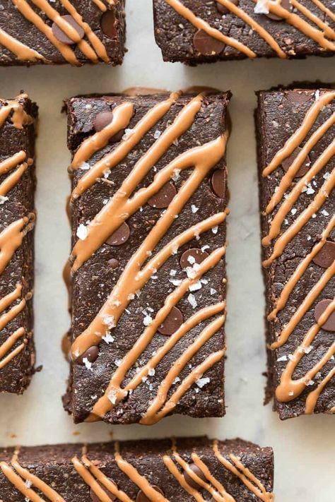 Dairy Free Protein Bars, Ella Vegan, No Bake Protein Bars, Moms Recipes, Healthy Protein Bars, Macro Recipes, Dairy Free Protein, Chocolate Protein Bars, Peanut Butter Protein Bars