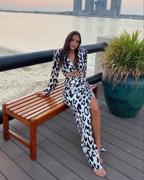 Dubai Ootd Summer Outfits, Dubai Outfit Ideas For Women Summer, Dubai Outfits For Women Summer, Dubai Outfit Ideas For Women, Dubai Ootd, Dubai Fashion Women, Dubai Outfits Ideas, Cute Travel Outfits, Dubai Outfits