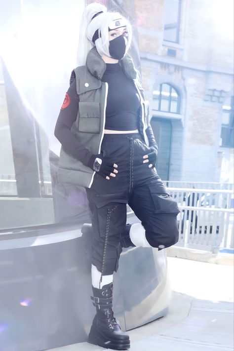 Female kakashi cosplay #naruto Fem Kakashi Cosplay, Female Kakashi Cosplay, Naruto Costume Female, Female Kakashi, Naruto Cosplay Female, Female Cosplay Ideas, Kakashi Cosplay, Comic Con Outfits, Costumes 2023