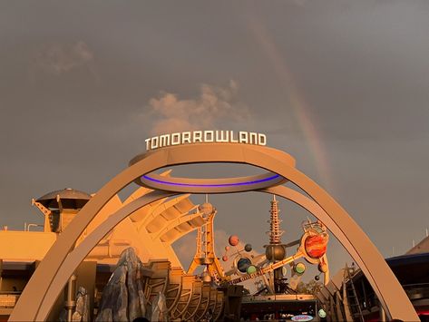 Disney World Tomorrowland, Tomorrowland Disney, Backstage Disney, Future Nostalgia, Disney College, Disney World Rides, Disney College Program, Space Stuff, Retro Disney