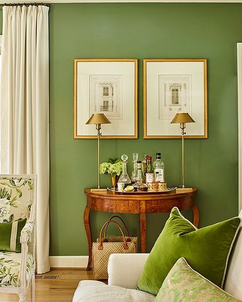 At Home With: Interior Designer Minnette Jackson, Nashville, Tennessee Cottage Shabby Chic, Interior Design Per La Casa, French Country Living Room, Farrow And Ball, Green Walls, Country Living Room, Living Room Green, Design Del Prodotto, Green Rooms