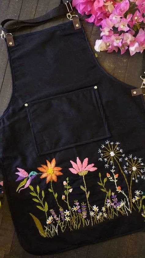 Apron Embroidery Designs, Embroidered Aprons Ideas, Apron Embroidery Ideas, Kids Apron Decorating, Creative Apron Design, Apron Embroidery, Embroidery Aprons, Creative Fashion Photography, Shabby Chic Clothes