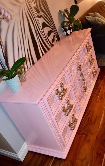 Even if you don't love pink, you've got to love this! I decided to do this updating a crappy 1970's ornate dresser in a 'ballet pink'. Pink And Purple Dresser Ideas, Graffiti Chair, Vintage Glam Bedroom, Ornate Dresser, Pink Dresser, High Gloss Furniture, Pink Furniture, Lacquer Furniture, Shabby Chic Dresser