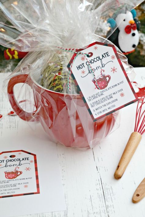 Hot Cocoa Bombshell Christmas Gift, Hot Cocoa Balls Diy, Hot Cocoa Bomb Gift Packaging Ideas, Christmas Gift Chocolate, Hot Chocolate Bombshell Diy Christmas, Hot Chocolate Bombshell Gift, Diy Hot Chocolate Balls, Cocoa Bomb Gift Packaging, Hot Chocolate Gifts Diy