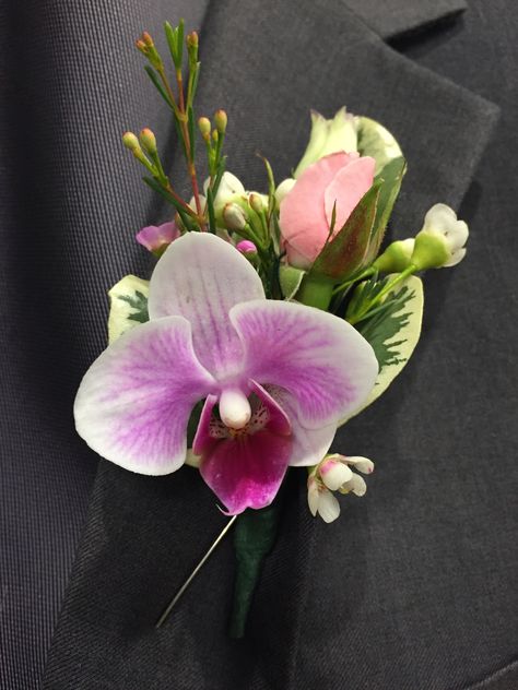 Phalaenopsis Orchid Boutonniere, Orchid Buttoniere, Orchid Boutineer, Orchid Corsage And Boutonniere, Orchid Wedding Theme, Corsage Diy, Bellas Wedding, Orchid Corsage, Diy Wrist Corsage