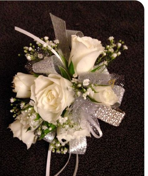 Wedding Coursage, Flowers At Wedding, Wristlet Corsage, Boutonniere Ideas, Prom Flowers Corsage, White Corsage, Prom Corsages, Prom Bouquet, Wrist Corsage Prom