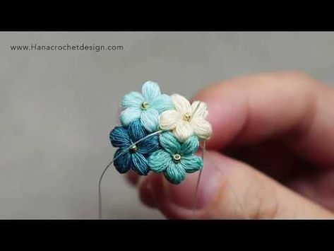 Micro Flower Crochet, Puff Flower Crochet Pattern, Micro Crochet Flowers, Diy Crochet Rose, Micro Crochet Flower, Crochet Flowers Tutorial, Small Crochet Flowers, Crochet Small Flower, Puff Flower