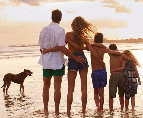 Tom Brady Kids, Tom Brady And Gisele, Cute Family Photos, Gisele B, Dream Family, Family Photo Album, Gisele Bündchen, Gisele Bundchen, Los Angeles Chargers