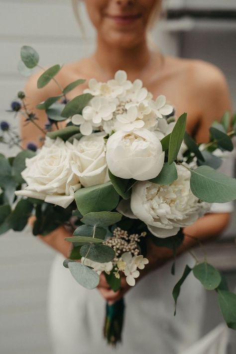 White Peonies With Eucalyptus, White Bidermaer, White Peony Bridal Bouquet With Greenery, White Peonies And Eucalyptus Bouquet, Off White Flower Bouquet, Peonies Eucalyptus Bouquet, Hortensia Bride Bouquet, Eucalyptus Peony Wedding, Peonies With Eucalyptus