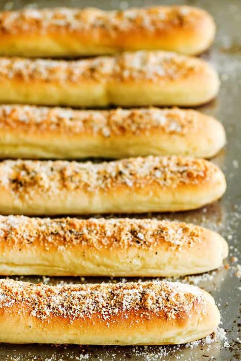 Garlic Parmesan Butter Breadsticks (tips, tricks, how to freeze) Breadsticks Olive Garden, Garlic Parmesan Breadsticks, Parmesan Sticks, Soft Breadsticks, Garlic Parmesan Butter, Parmesan Breadsticks, Parmesan Butter, Homemade Breadsticks, Breadsticks Recipe