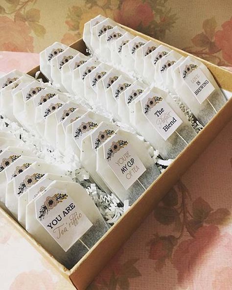 Shower Hacks, Tea Bridal Shower Favors, Creative Bridal Shower Ideas, Bridal Shower Favors Diy, Rustic Bridal Shower Favors, Bohemian Bridal Shower, Simple Bridal Shower, Bridal Tea Party, Tea Party Theme