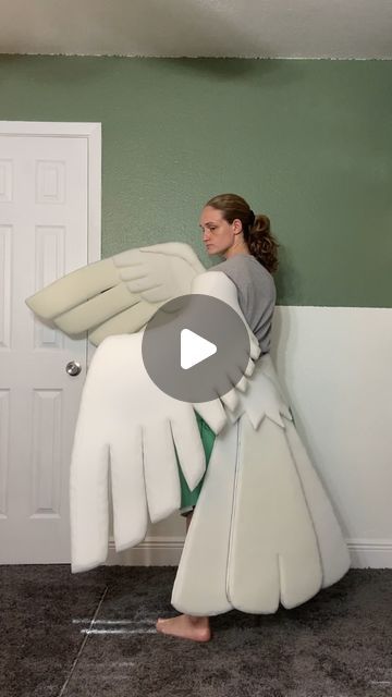 Ricochet Crafts on Instagram: "One huge tail pattern and tutorial coming right up!! All of the details with two design options will be available in my store starting Thursday. 😊

___________
#pokemon #cosplay #costume #tutorial #bird #avian #tail #wing #pattern #template #pidgeot #megapidgeot" Bird Fursuit, Bird Cosplay, Bird Wings Costume, Fursuit Tutorial, Tail Pattern, Wing Pattern, Bird Costume, Dragon Crafts, Costume Tutorial